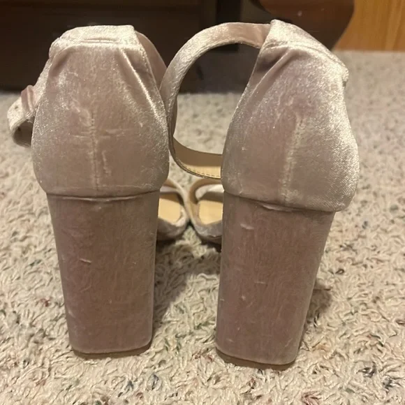 Velvet sandals - Picture 2 of 3